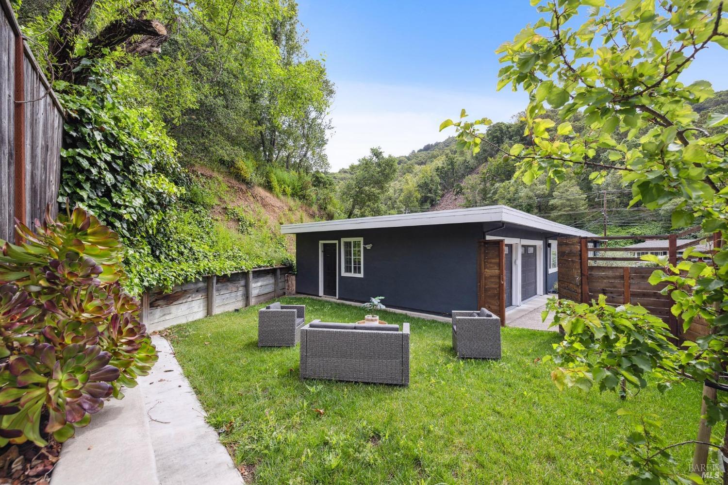 327 Mountain View Ave