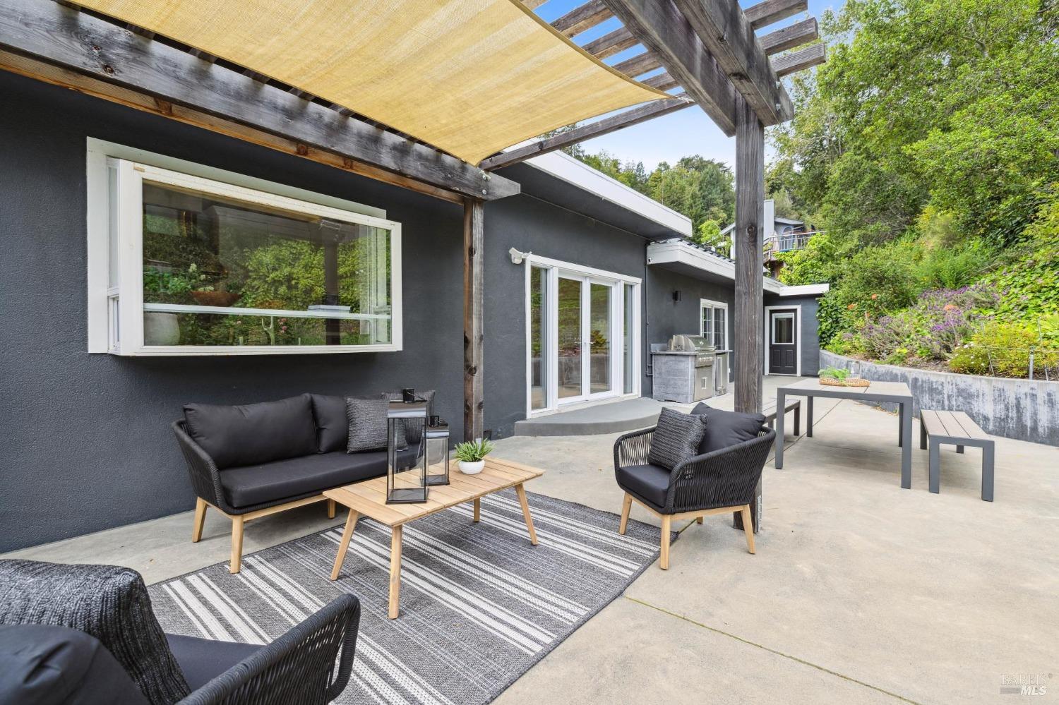 327 Mountain View Ave