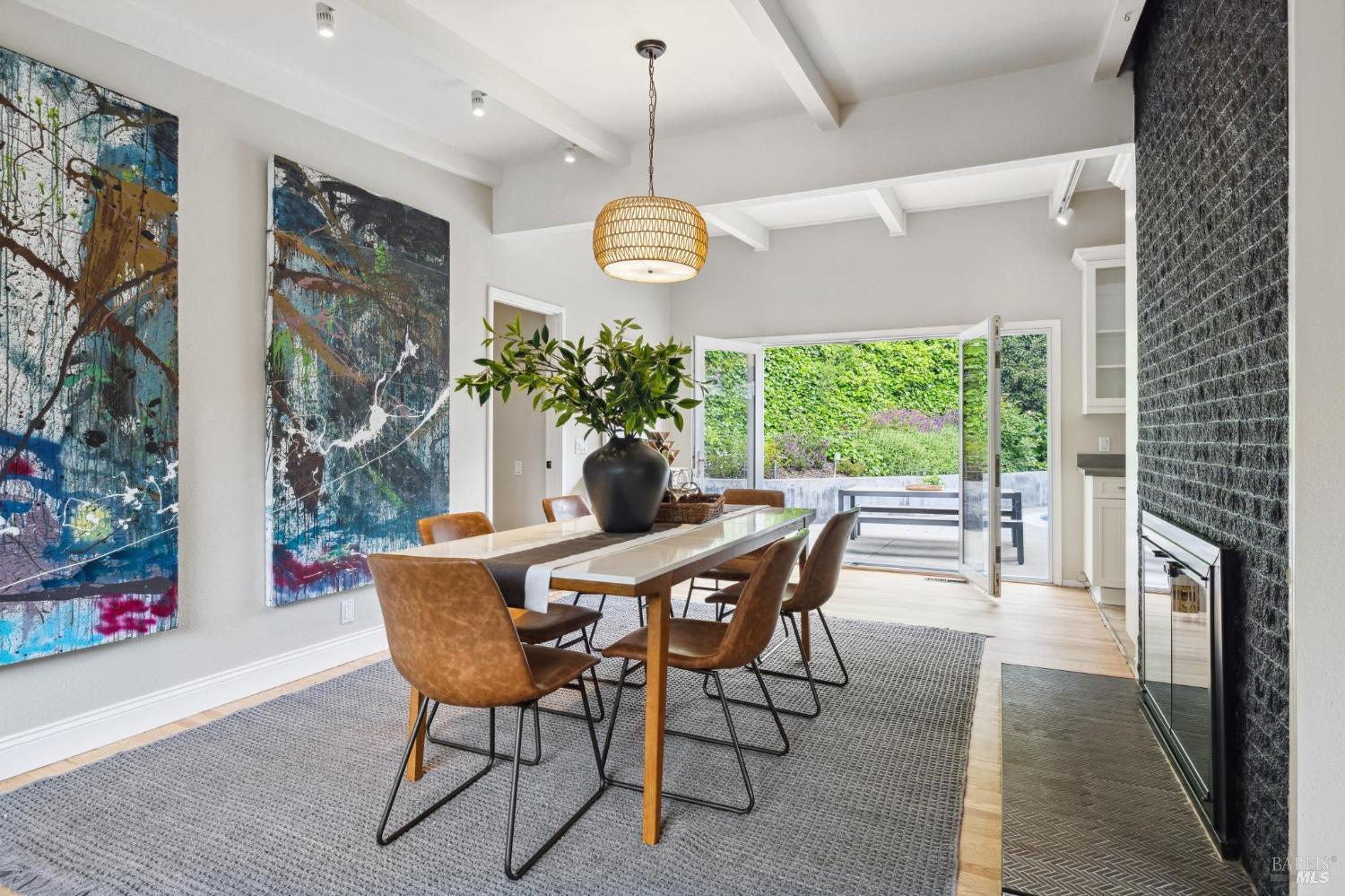 327 Mountain View Ave