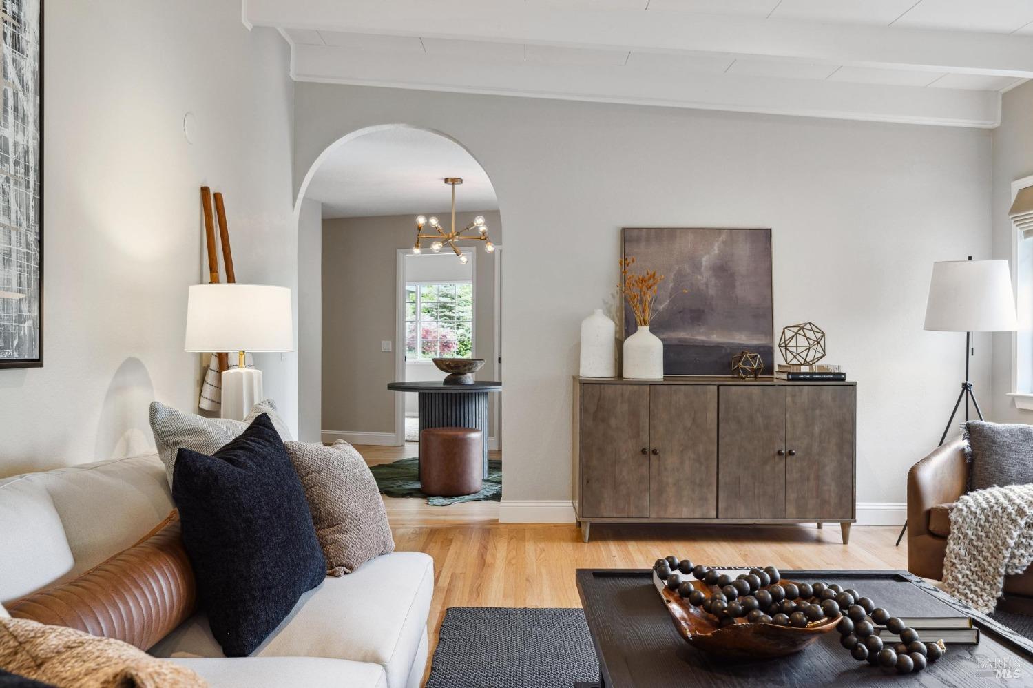 327 Mountain View Ave