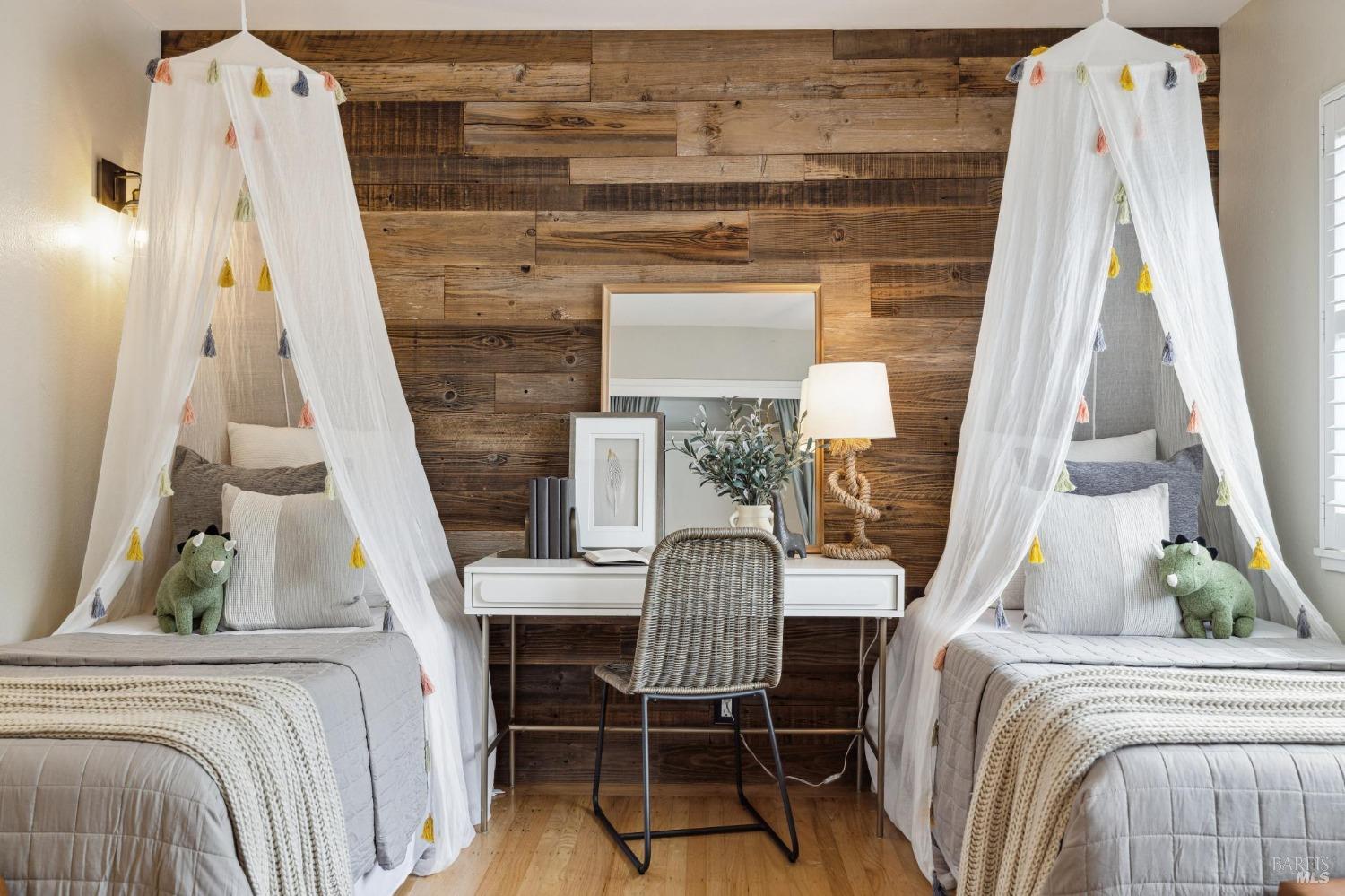 327 Mountain View Ave