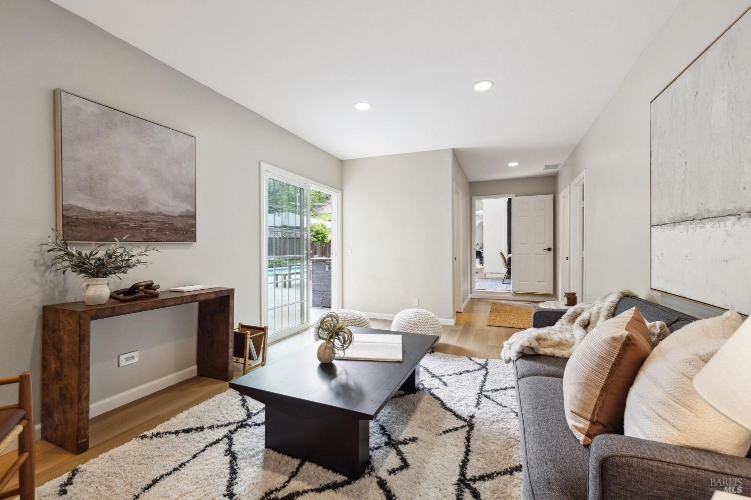 327 Mountain View Ave