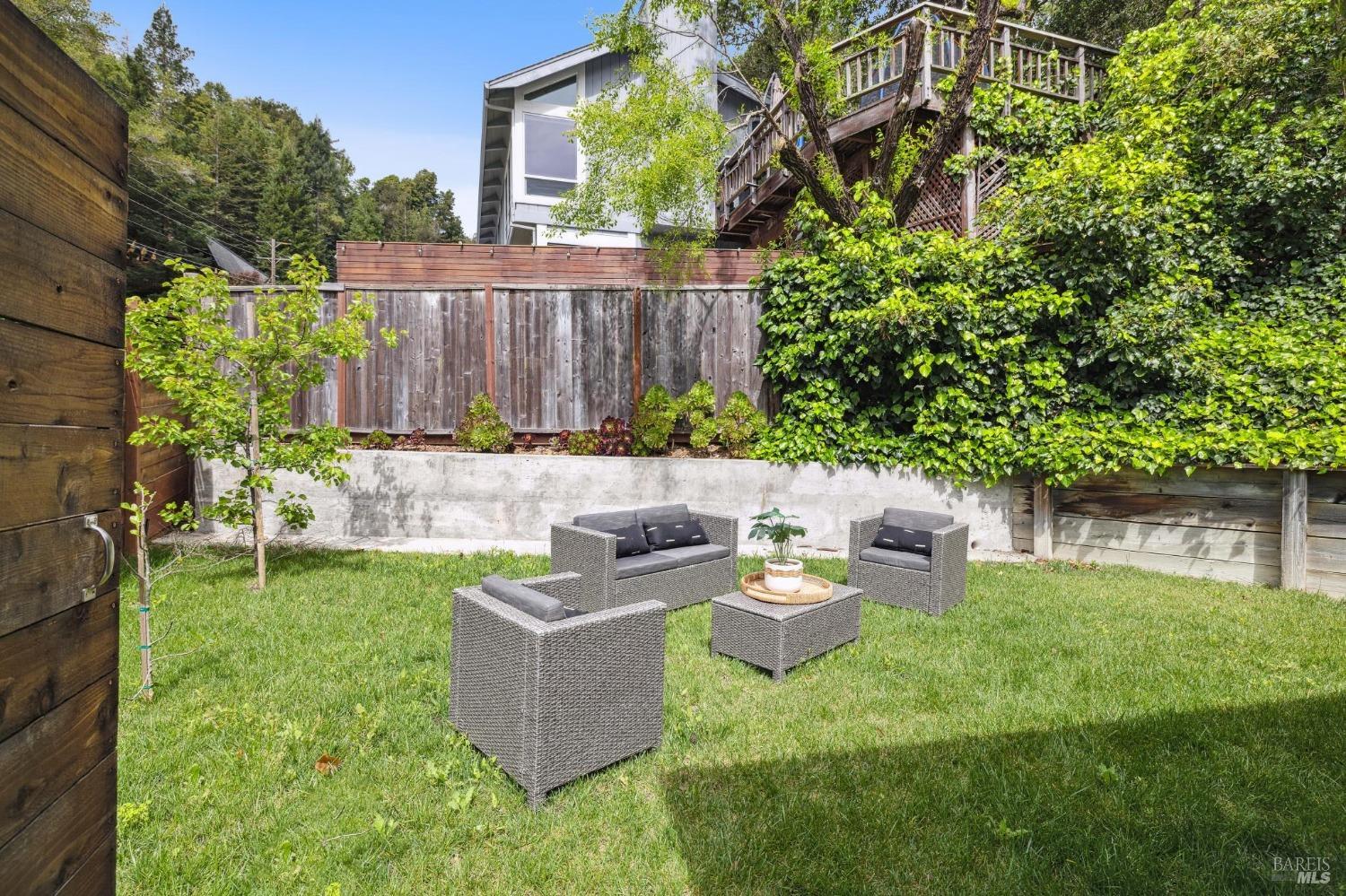 327 Mountain View Ave