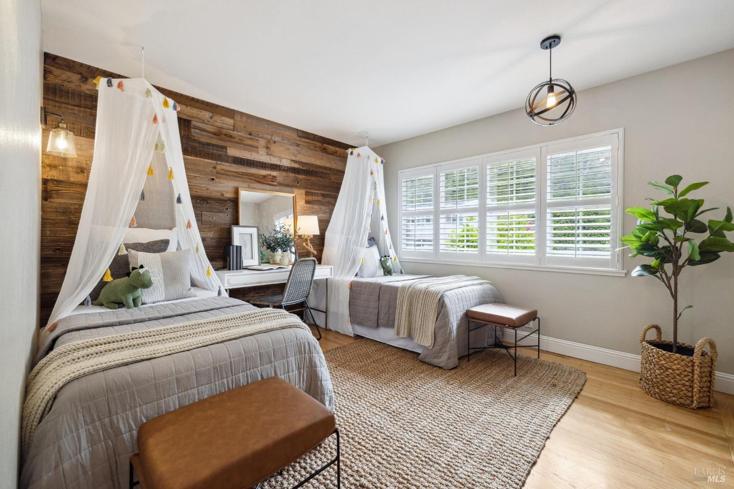 327 Mountain View Ave