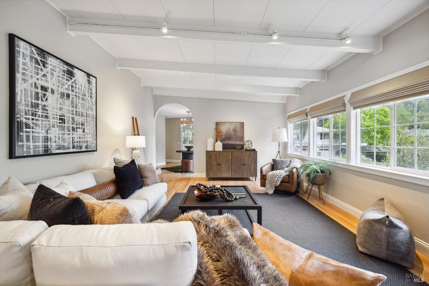 327 Mountain View Ave