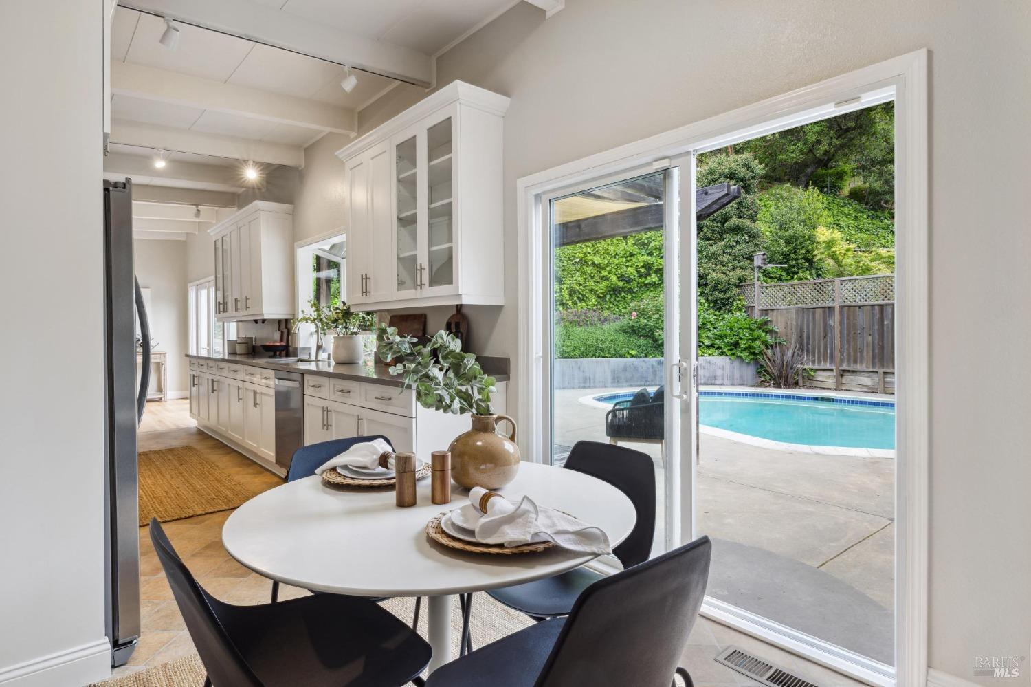 327 Mountain View Ave