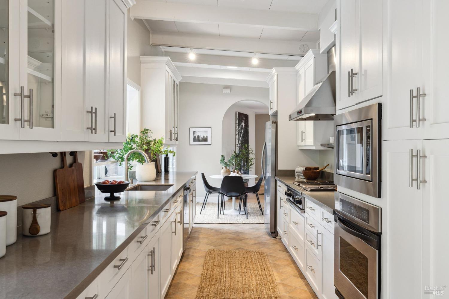 327 Mountain View Ave