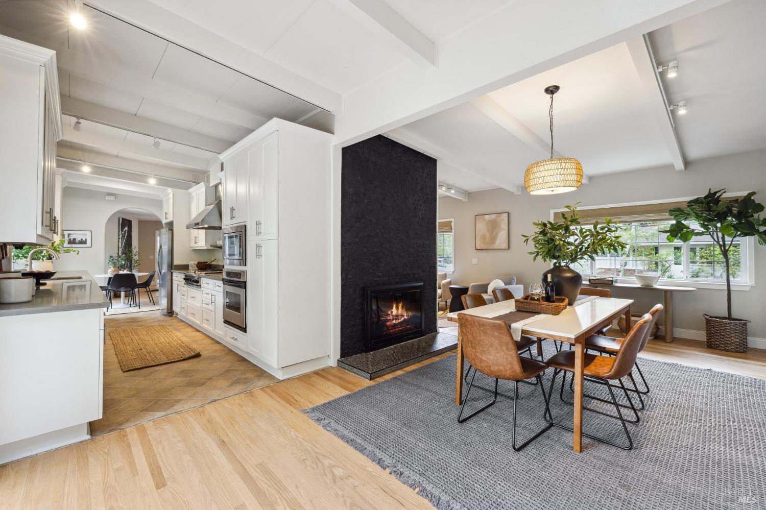 327 Mountain View Ave