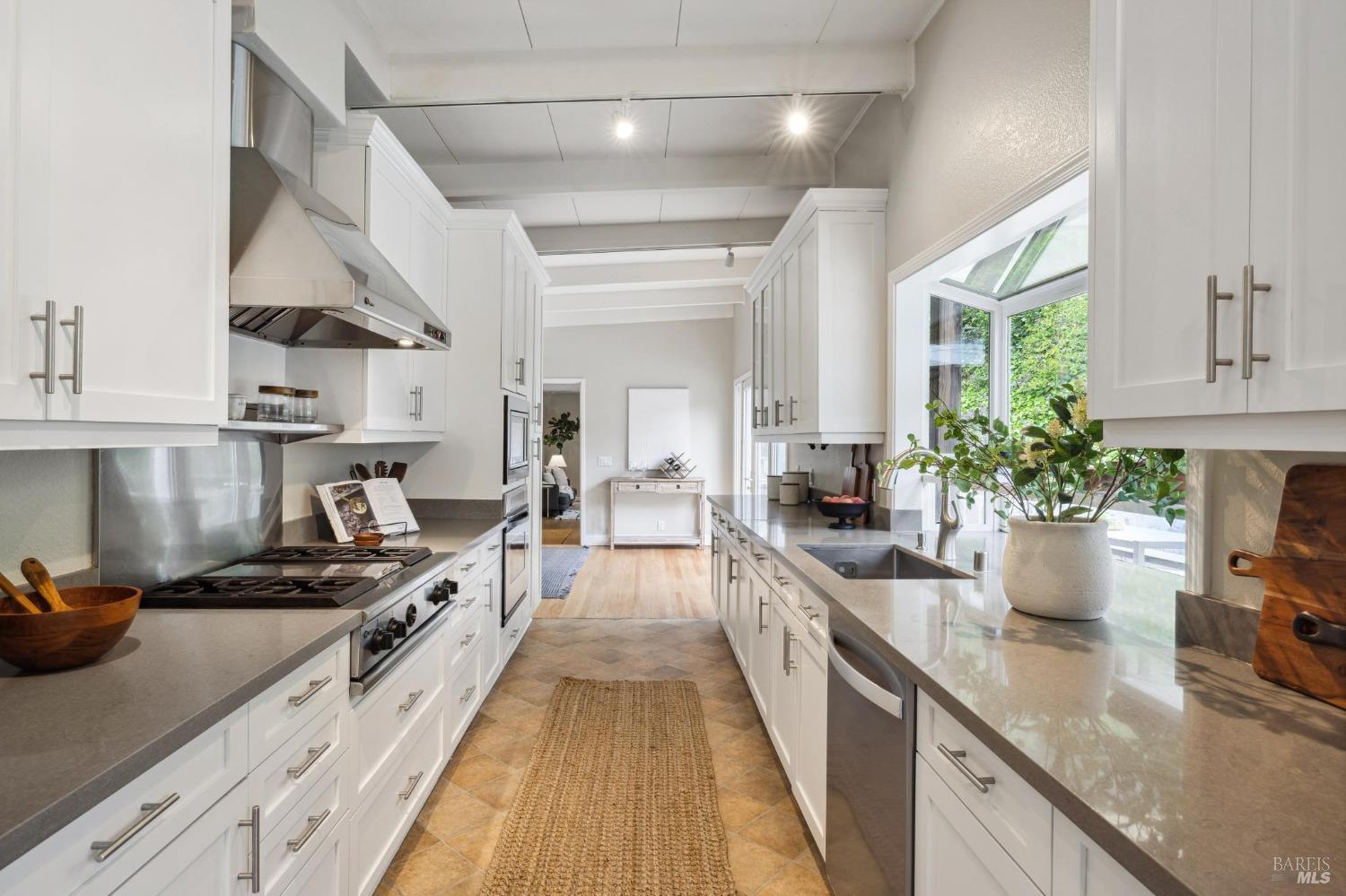 327 Mountain View Ave