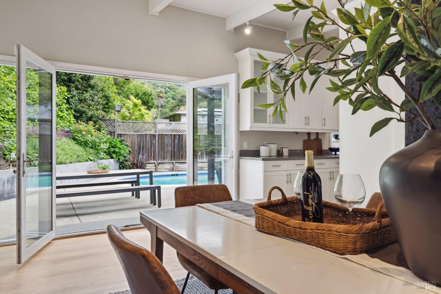 327 Mountain View Ave