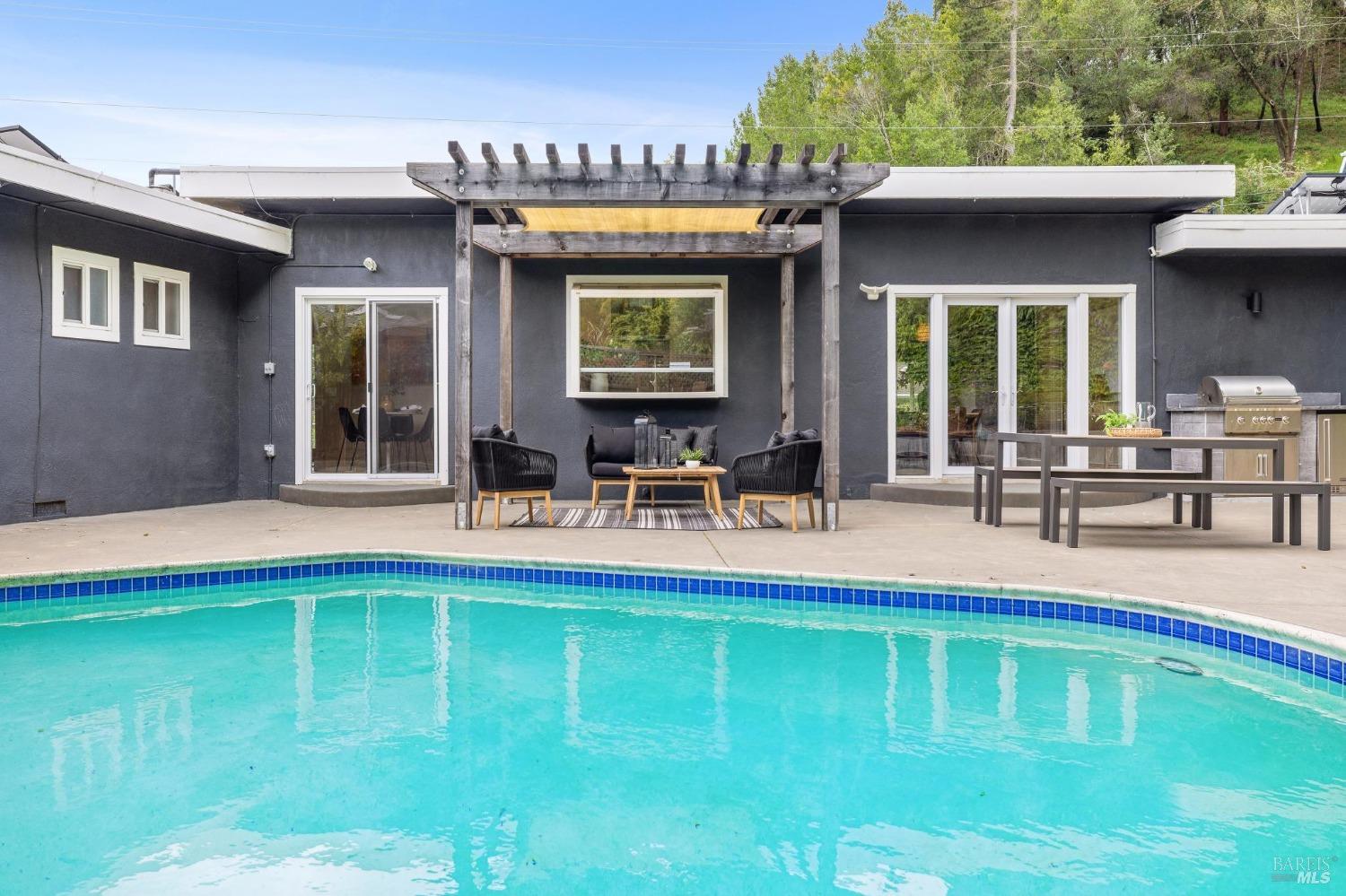 327 Mountain View Ave