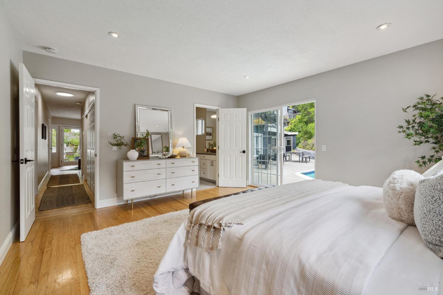 327 Mountain View Ave