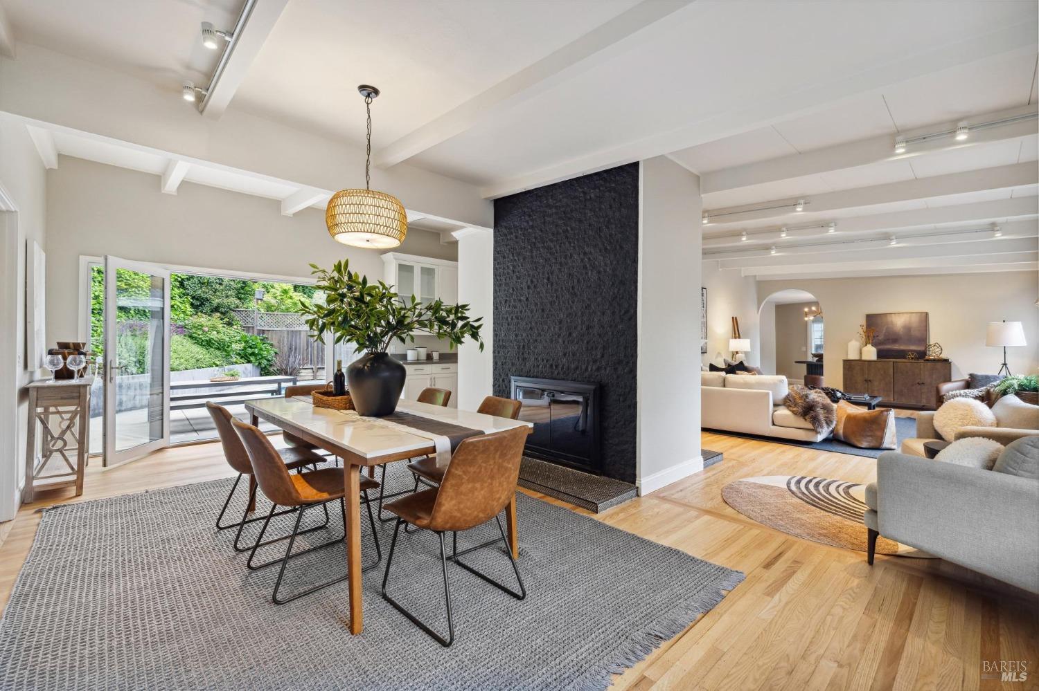 327 Mountain View Ave