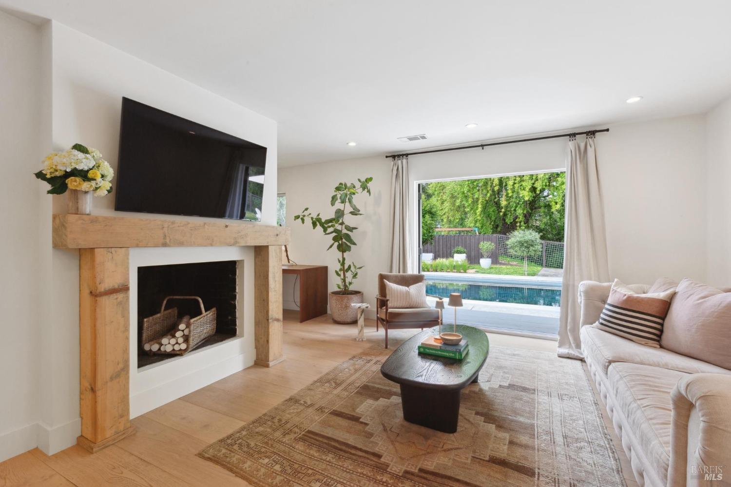 610 Calle De La Mesa