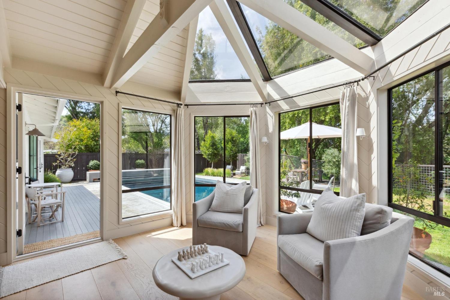 610 Calle De La Mesa