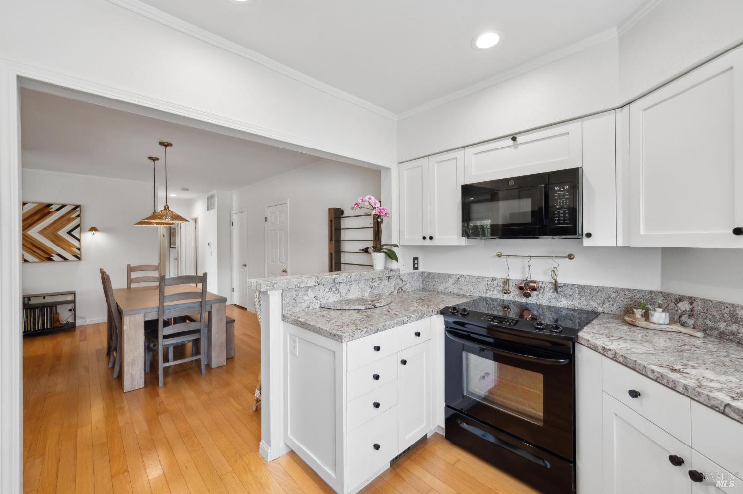 34 Creekside Ct