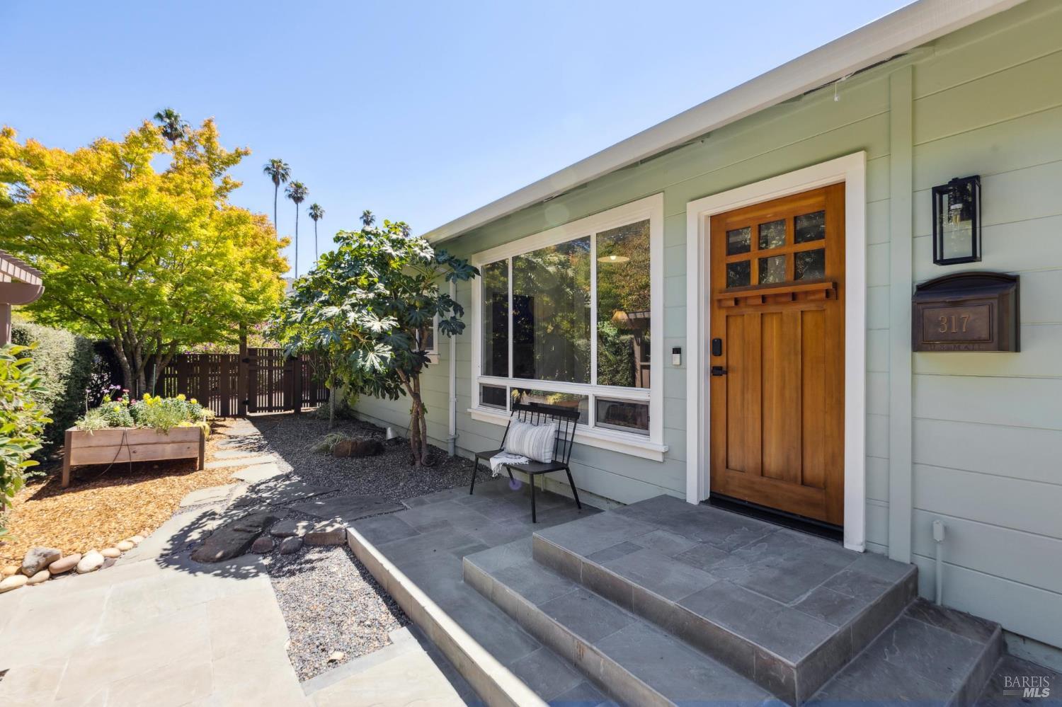 317 Holcomb Ave