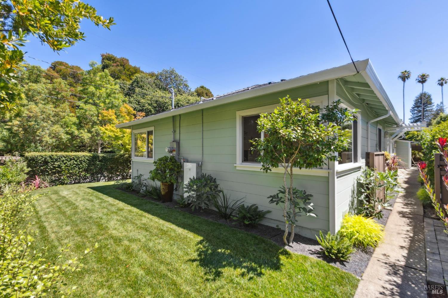 317 Holcomb Ave