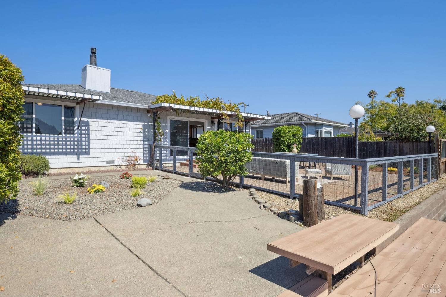 18 Chickasaw Ct