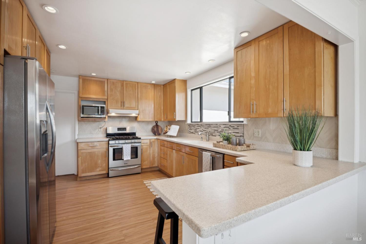 18 Chickasaw Ct