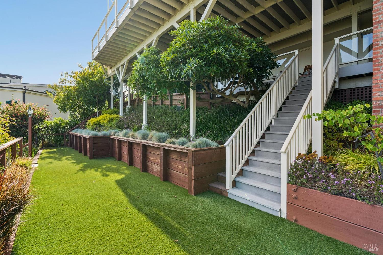 7 Francisco Vista Court