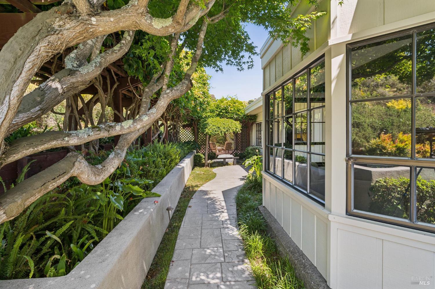 7 Francisco Vista Court