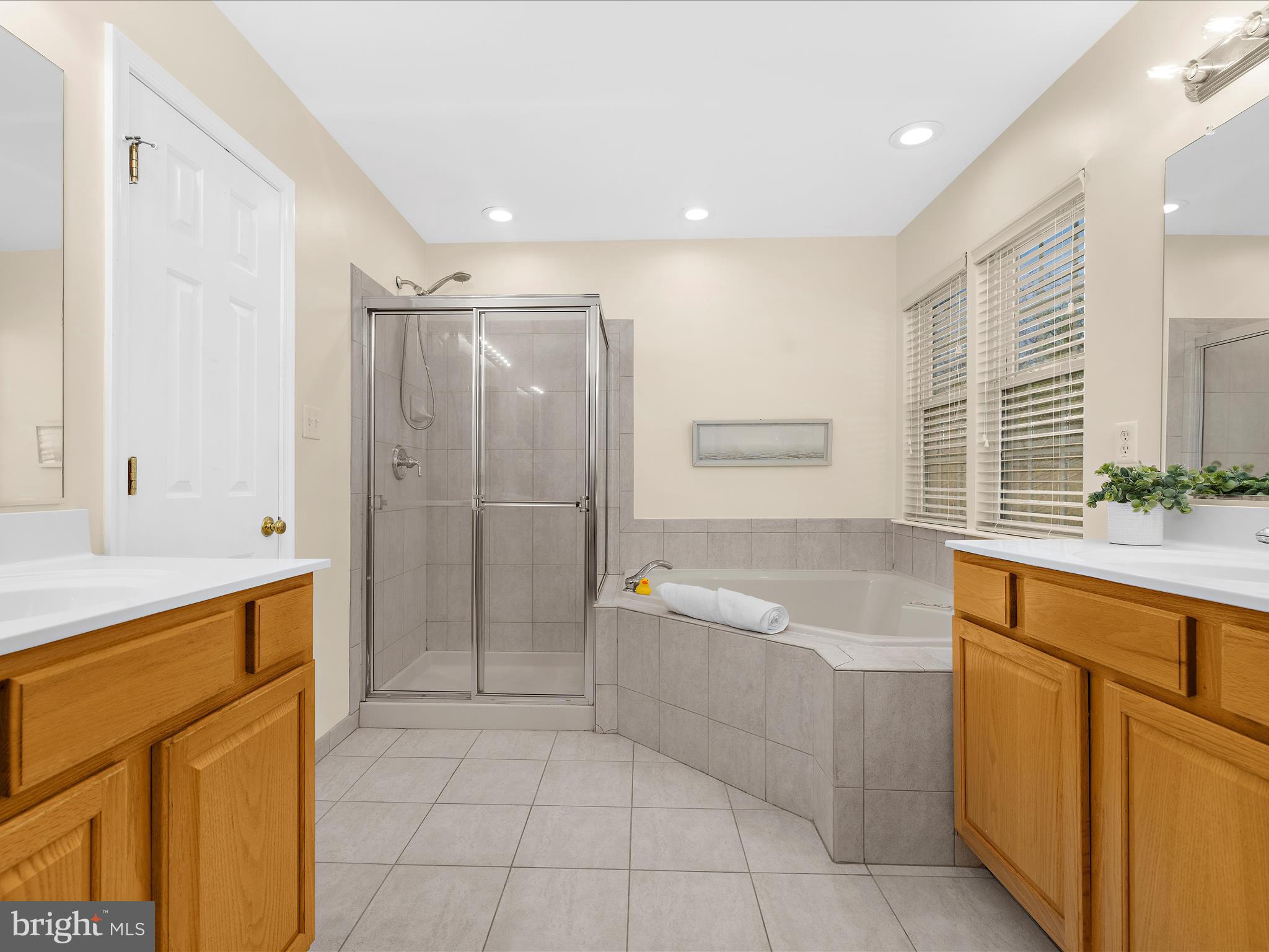 2406 VALLEY BROOK LANE