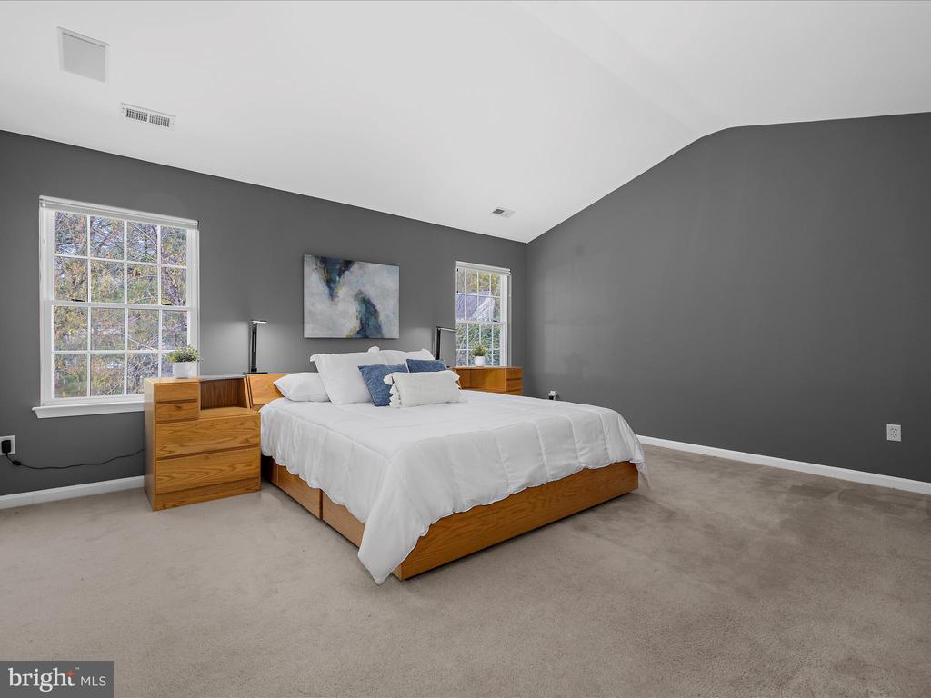 2406 VALLEY BROOK LANE