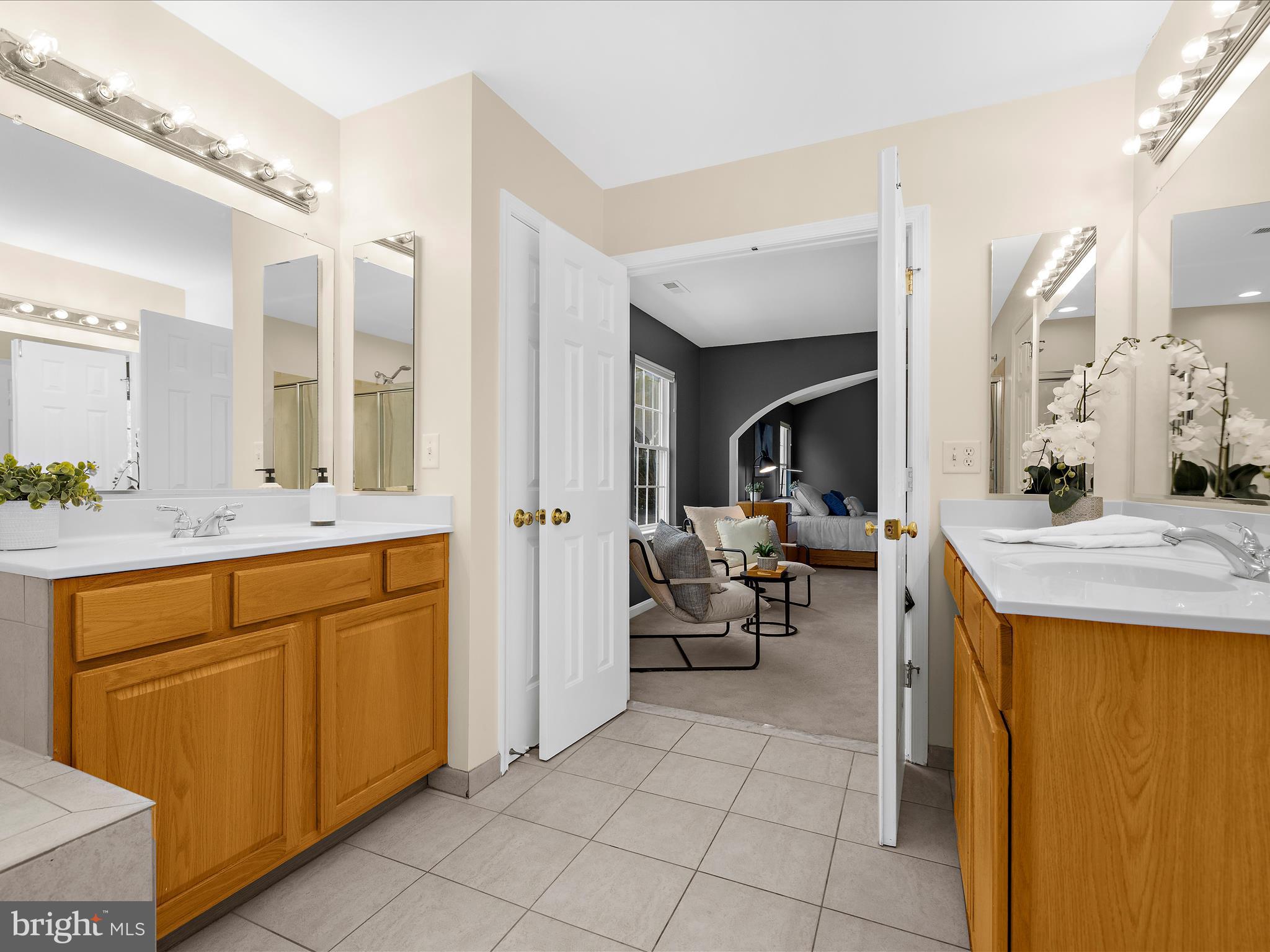 2406 VALLEY BROOK LANE