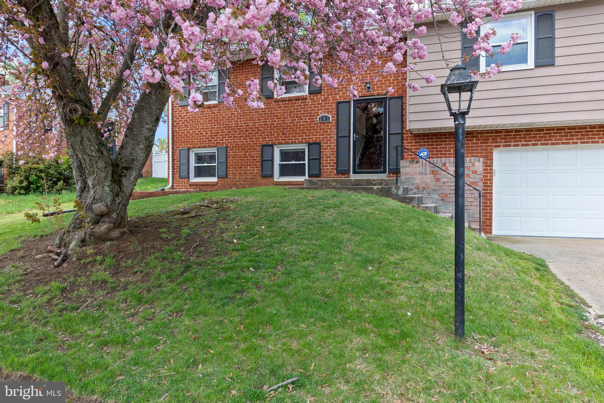 201 HERRINGTON DRIVE