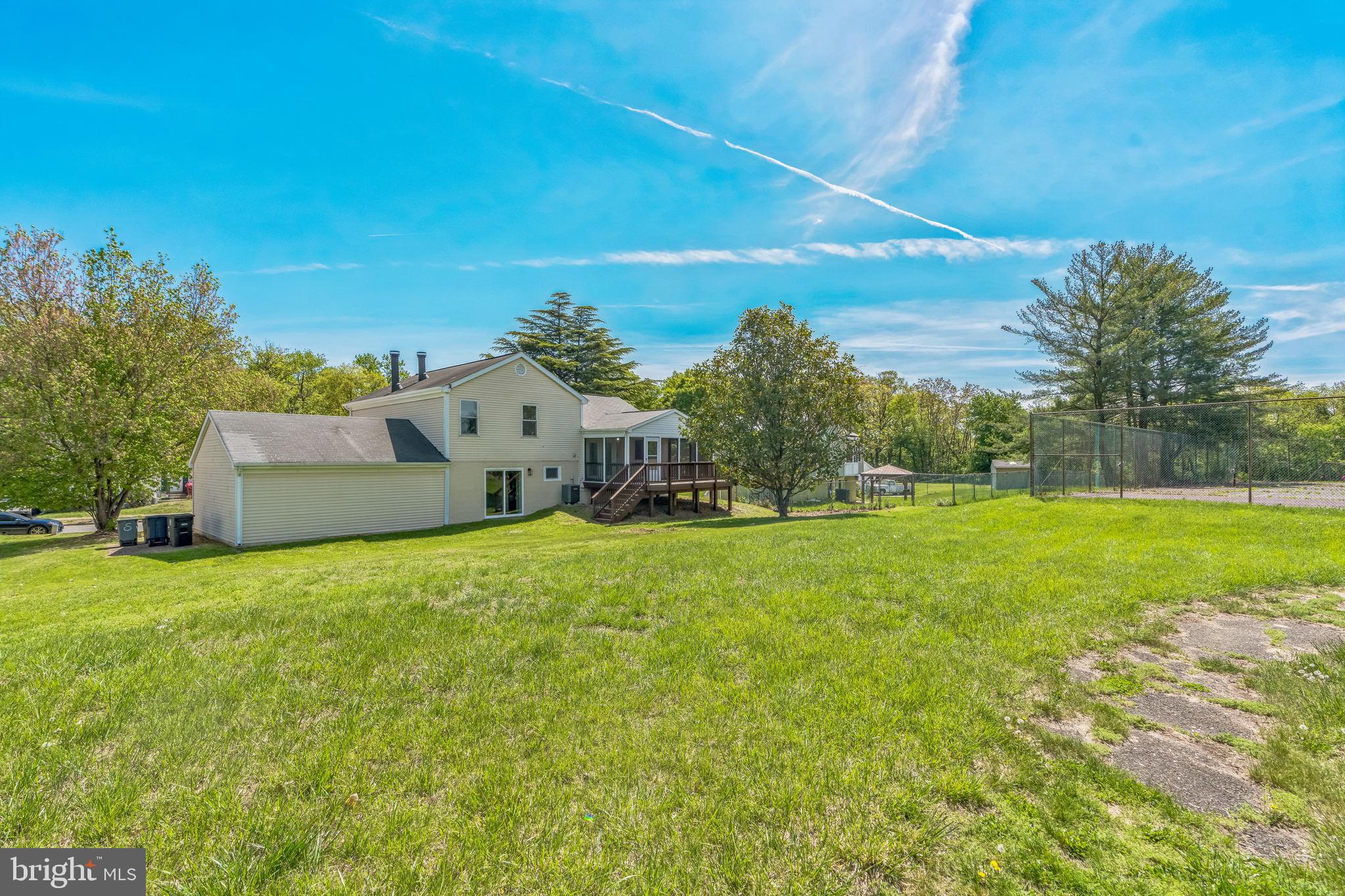 6203 BARROWFIELD COURT