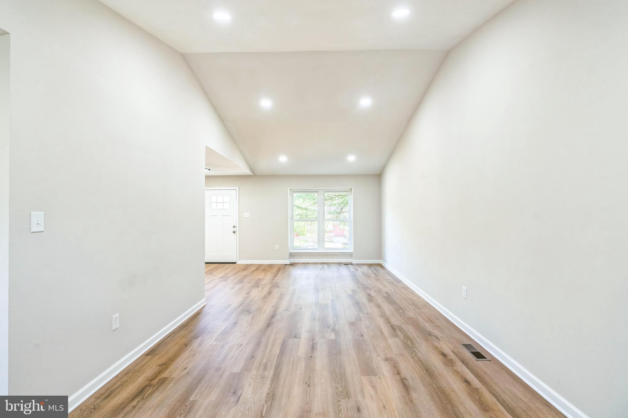 6203 BARROWFIELD COURT