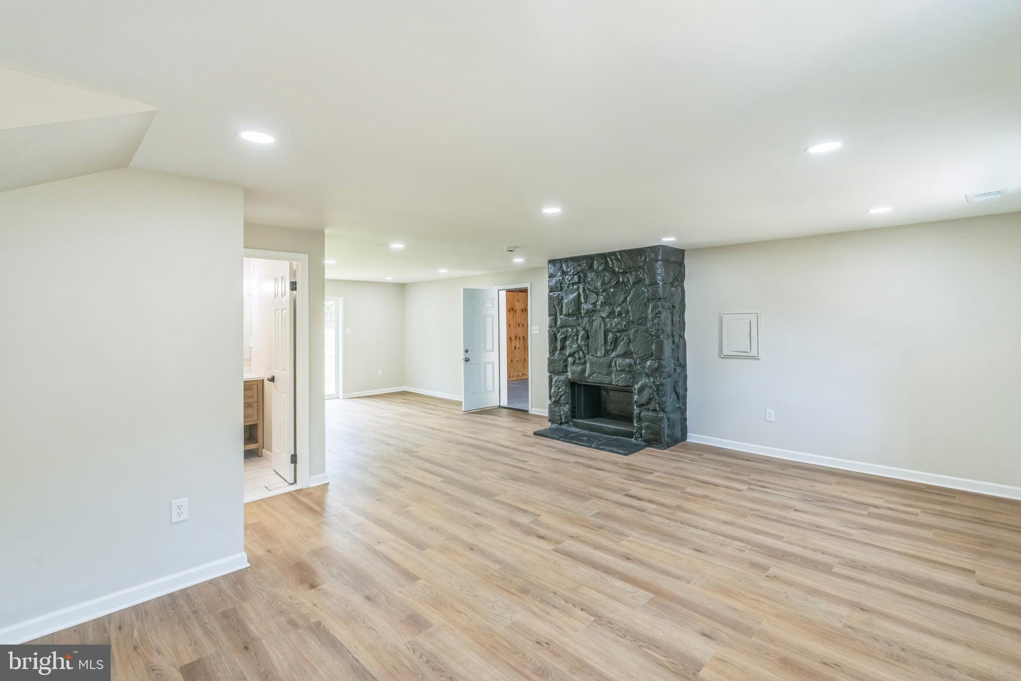 6203 BARROWFIELD COURT