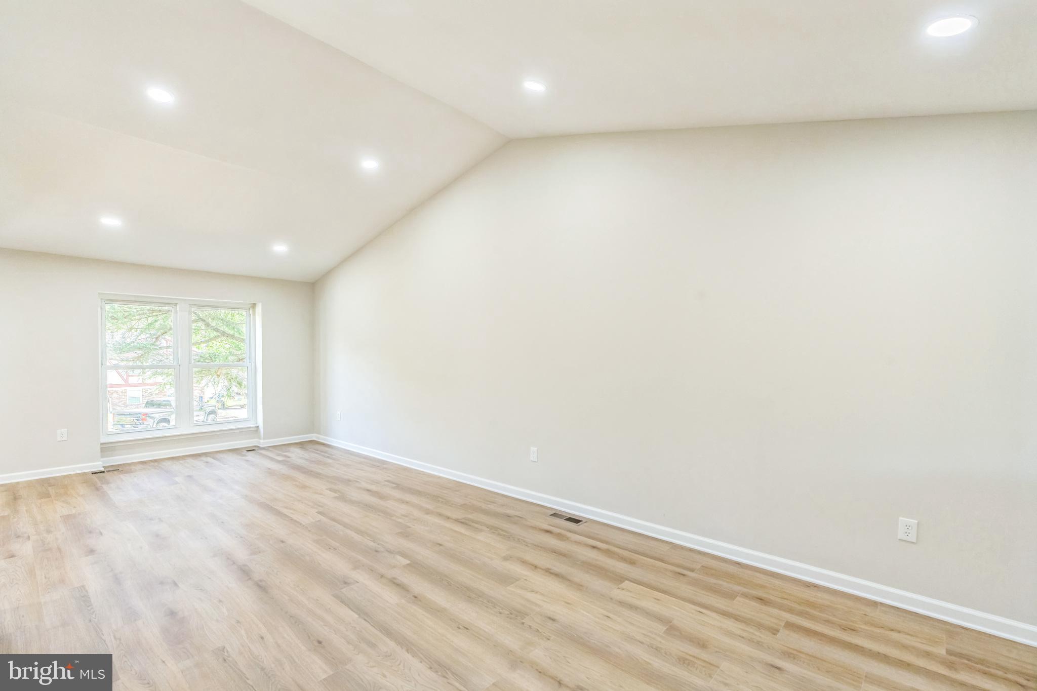 6203 BARROWFIELD COURT