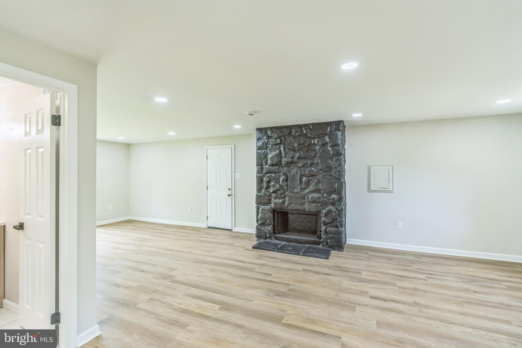 6203 BARROWFIELD COURT