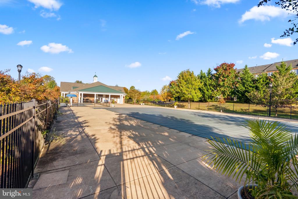 327 PANORA WAY