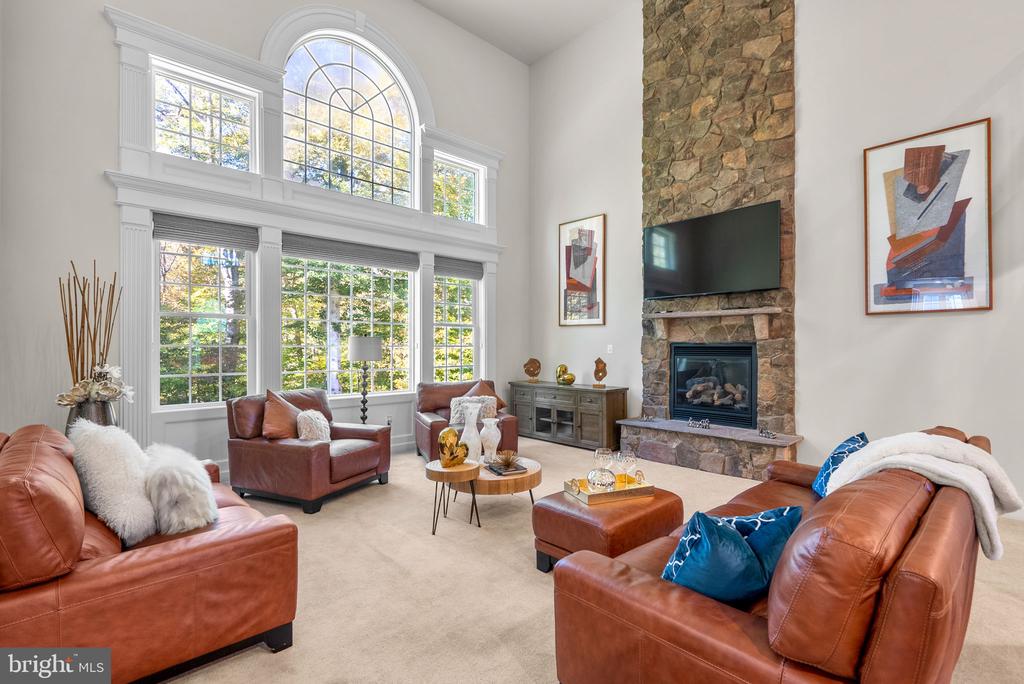 327 PANORA WAY