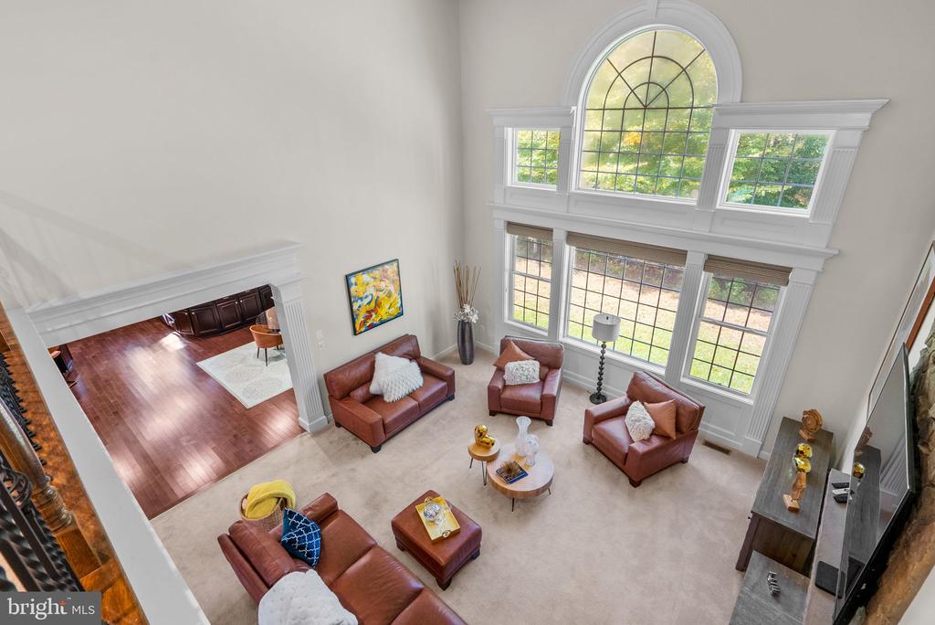 327 PANORA WAY