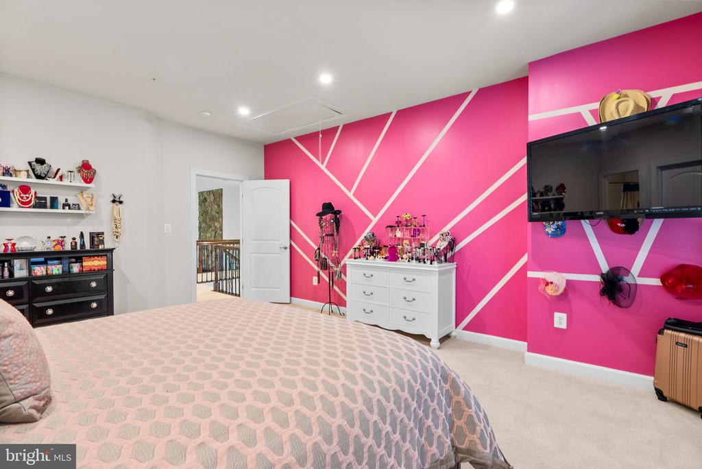 327 PANORA WAY