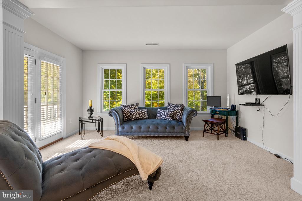 327 PANORA WAY