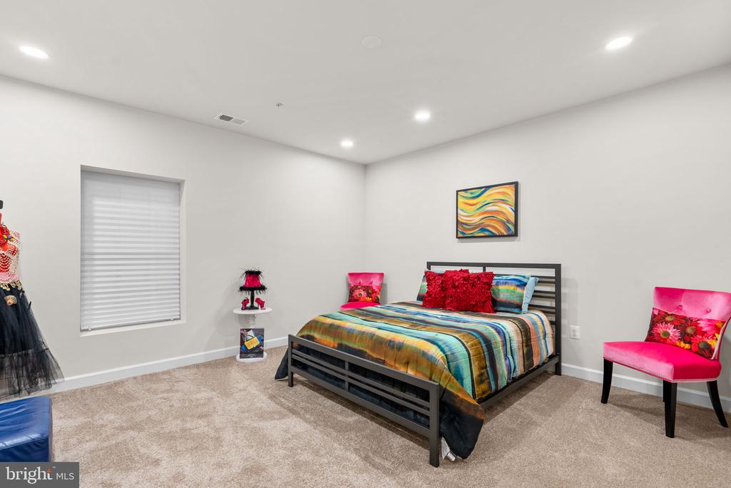 327 PANORA WAY