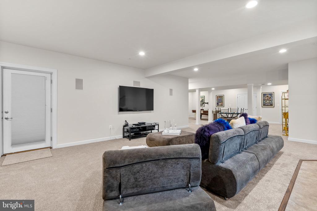 327 PANORA WAY