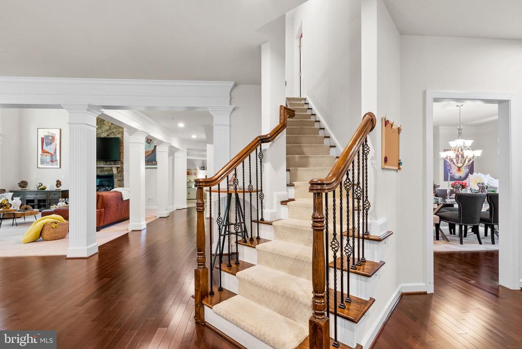 327 PANORA WAY