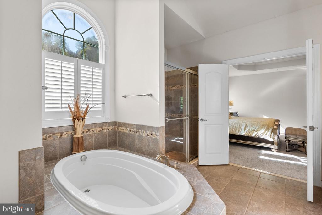 327 PANORA WAY
