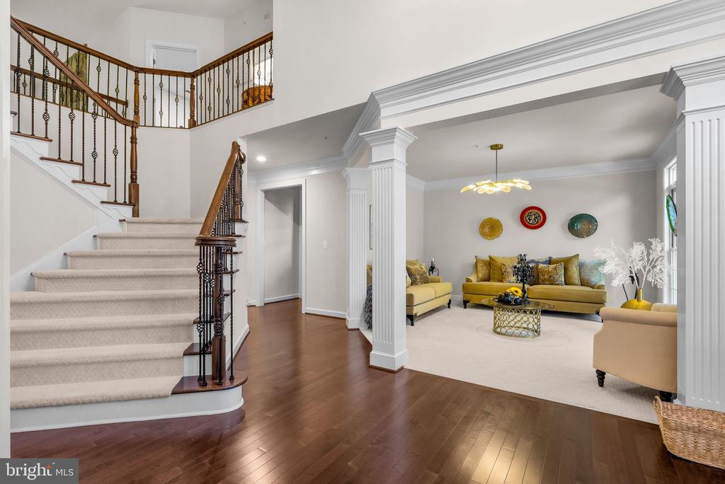 327 PANORA WAY