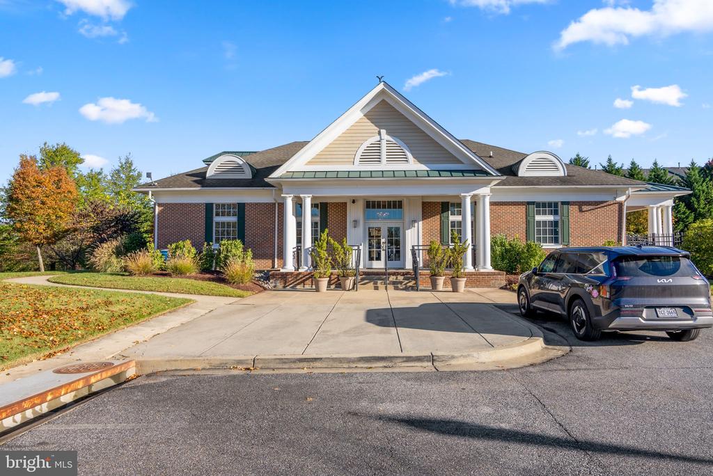 327 PANORA WAY