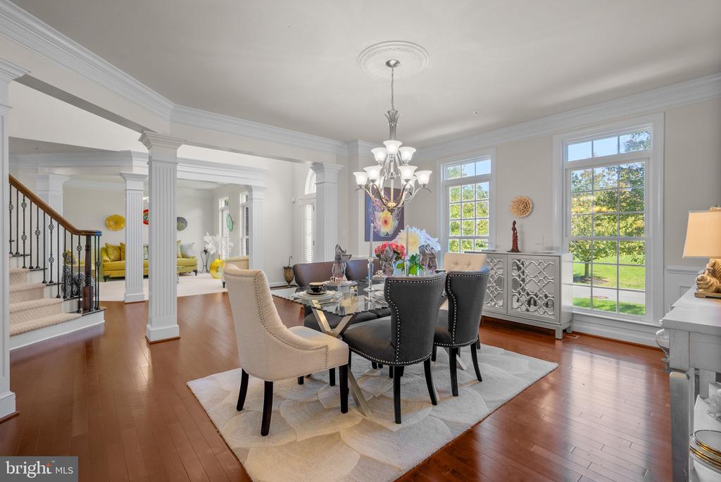 327 PANORA WAY
