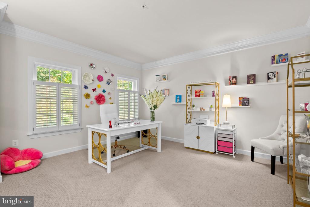 327 PANORA WAY