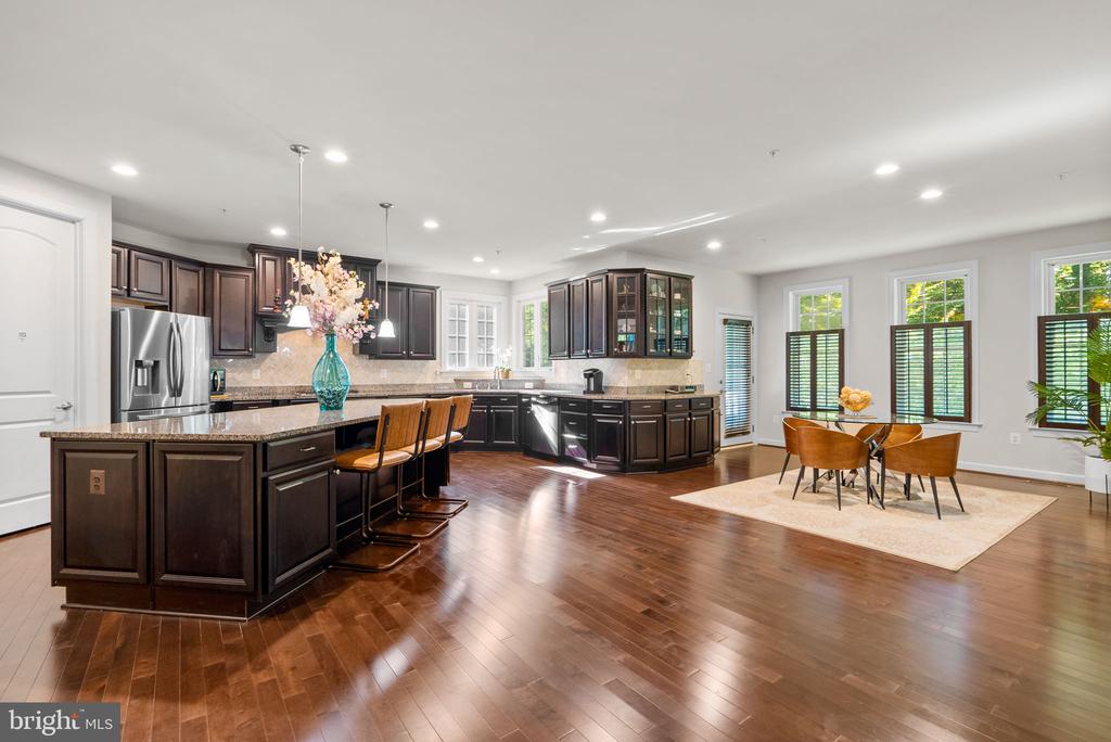 327 PANORA WAY