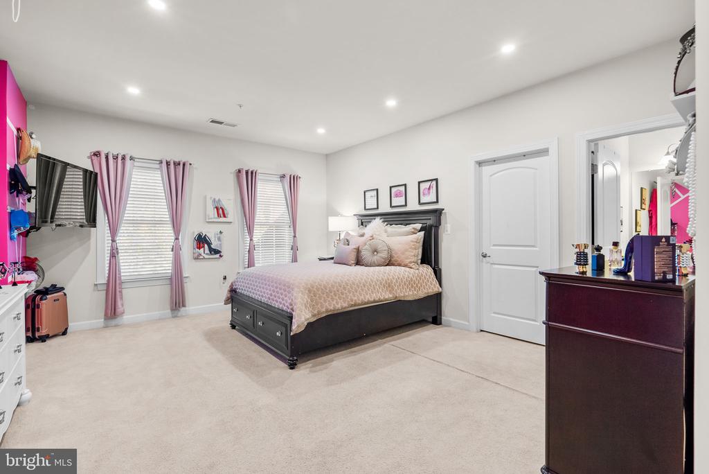 327 PANORA WAY